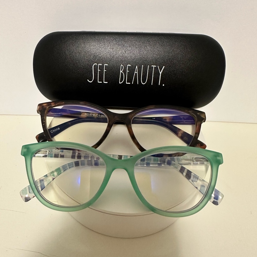 RAE DUNN Stylish Two Reading Glasses Set with Case. New w/o Tags 
+ 2.50